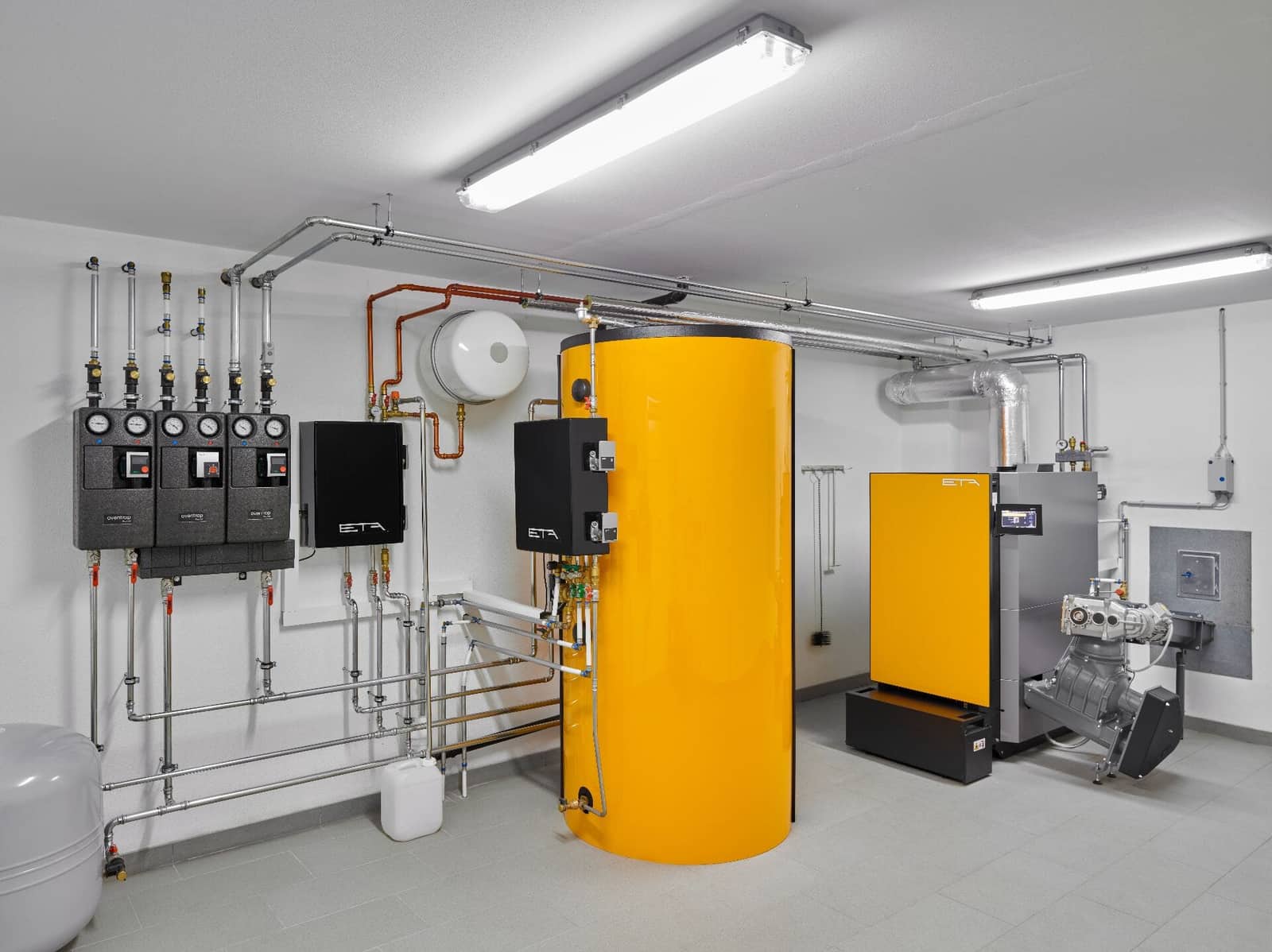 Modernes Biomasse-Heizsystem mit Pelletlager
